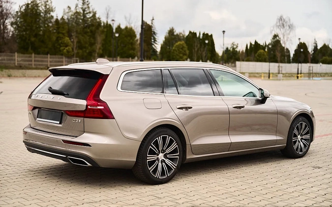 Volvo V60 cena 94900 przebieg: 165000, rok produkcji 2019 z Bydgoszcz małe 497